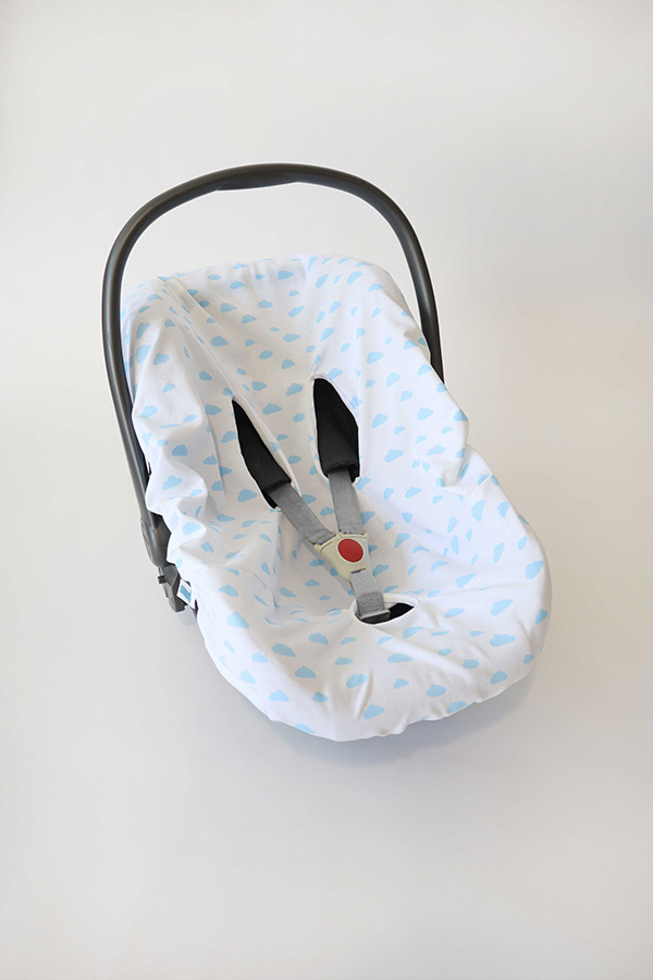 Baby Autositzbezug Blue Clouds