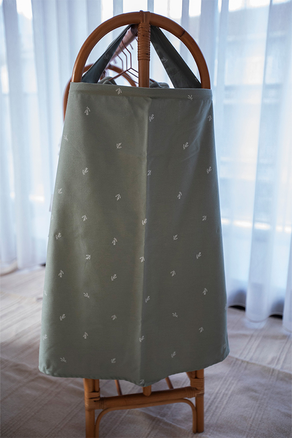 Avental de amamentação em algodão orgânico Little Garden