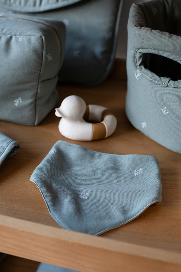 Babete Triângulo em algodão orgânico Little Garden